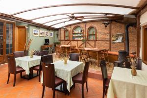 a restaurant with tables and chairs and a brick wall at Dimosthenis in Goumenissa
