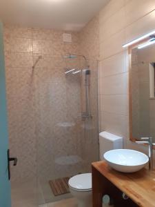 Koupelna v ubytování SočaLand Apartmaji