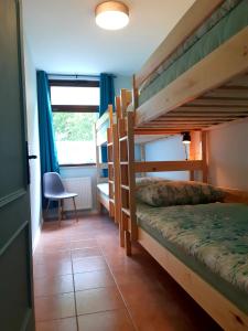 Postel nebo postele na pokoji v ubytování SočaLand Apartmaji