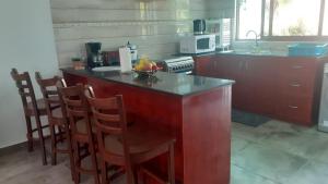 Kuchyň nebo kuchyňský kout v ubytování Mount Simpson 2-Beds Sleeps 4 5 mins to Beach