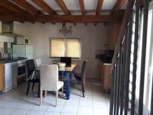 a kitchen with a dining room table and chairs at Le Nichoir Lac du Der in Droyes