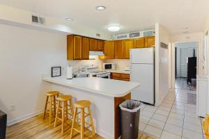 Kuchyň nebo kuchyňský kout v ubytování Jamaica Bay 105A