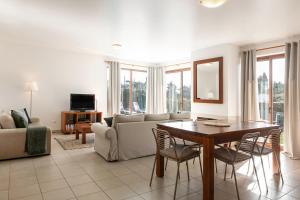 Μια τηλεόραση ή/και κέντρο ψυχαγωγίας στο Villa Lantana