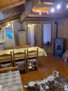 Gallery image of CASA VACANZE NORA in Chamois