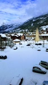 a group of cars parked in the snow at Studio avec jardin clos et wifi a La Salle les Alpes in La Salle-les-Alpes
