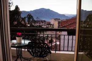 A general mountain view or a mountain view taken from Az apartmant