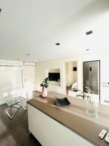 A television and/or entertainment centre at Apartamento de Lujo Benicasim - Primera Línea