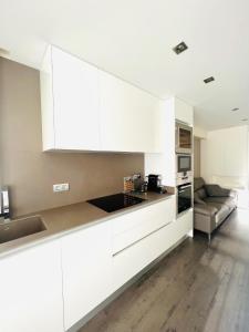 A kitchen or kitchenette at Apartamento de Lujo Benicasim - Primera Línea