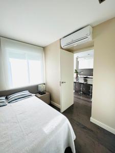 A kitchen or kitchenette at Apartamento de Lujo Benicasim - Primera Línea