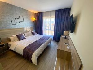 TV a/nebo společenská místnost v ubytování Hôtel Saja