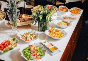 Comida no hotel ou em algum lugar perto