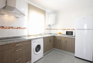 Kuchyň nebo kuchyňský kout v ubytování AReH Apartamentos