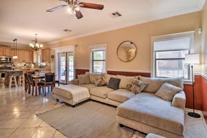 Fotografie z fotogalerie ubytování 3 Mi to Golf Home with Outdoor Oasis in Surprise v destinaci Surprise