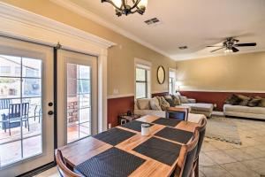 Fotografie z fotogalerie ubytování 3 Mi to Golf Home with Outdoor Oasis in Surprise v destinaci Surprise