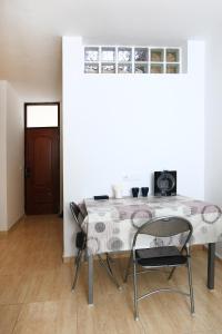TV a/nebo společenská místnost v ubytování Holiday Apartment C Lanzarote