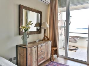 Кровать или кровати в номере Boho Beach House in Itea-Delphi