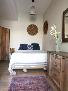 Кровать или кровати в номере Boho Beach House in Itea-Delphi