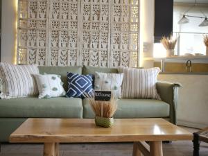 Гостиная зона в Boho Beach House in Itea-Delphi
