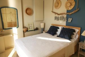 Cama ou camas em um quarto em Beach House in Itea-Delphi