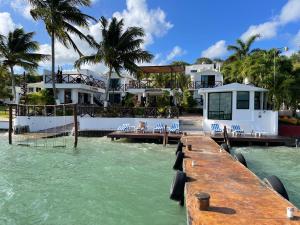 Bazén v ubytování Hotel Aldea 19 Bacalar nebo v jeho okolí