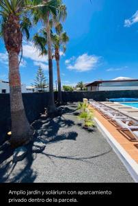 Bazén v ubytování Villa Ágatha, vacaciones en familia en Lanzarote nebo v jeho okolí
