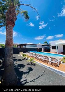 Bazén v ubytování Villa Ágatha, vacaciones en familia en Lanzarote nebo v jeho okolí