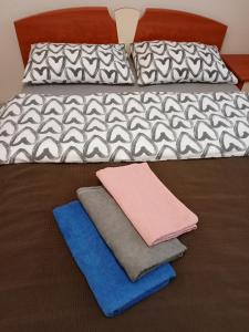 Кровать или кровати в номере Студия ЖК Торпедо