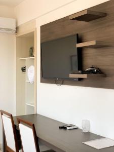 TV a/nebo společenská místnost v ubytování Hotel Comoditá Ltda