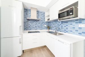 Apartamentos con encanto en el centro de Granada的厨房或小厨房