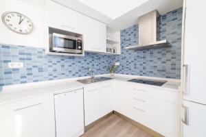 Apartamentos con encanto en el centro de Granada的厨房或小厨房