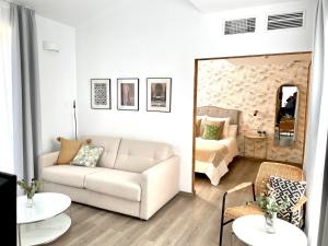 Apartamentos con encanto en el centro de Granada的休息区