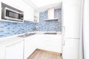 Apartamentos con encanto en el centro de Granada的厨房或小厨房