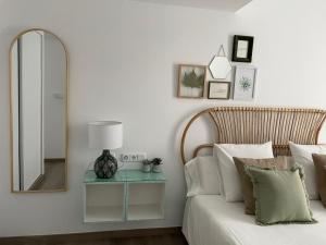 Apartamentos con encanto en el centro de Granada的休息区