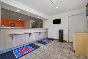 a lobby of a fast food restaurant with a counter at Motel 6-Alamogordo, NM in Alamogordo