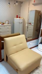 a chair in a dressing room with a mirror at Aconchegante apartamento a Copacabana in Rio de Janeiro