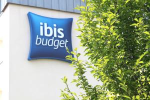 Um certificado, prêmio, placa ou outro documento exibido em ibis budget Amboise