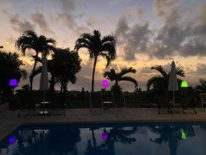 A piscina em ou perto de Suite totalement équipée avec vue imprenable!!!!