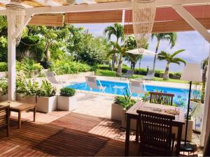 A piscina em ou perto de Suite totalement équipée avec vue imprenable!!!!
