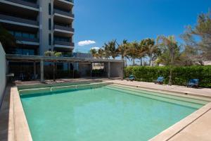 a swimming pool in front of a apartment building at HERMOSO DEPATAMENTO EN PLAYA PROGRESO in Chicxulub