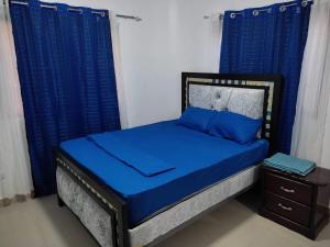 Łóżko lub łóżka w pokoju w obiekcie Galerias Pelush 2 beedroom