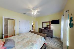 a bedroom with a bed and a ceiling fan at Flip Flop and Relax in Port Aransas
