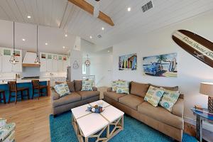 a living room with a couch and a table at Turtle Ransas & Seaside Paradise in Port Aransas