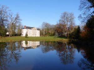 Photo de la galerie de l'établissement Chambre Le Notre Le Domaine Des Jardins De Bracquetuit, à Bracquetuit