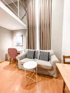 A seating area at White Tree Residence