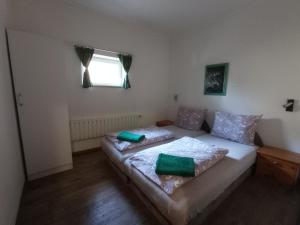 Postel nebo postele na pokoji v ubytování Apartmanház Mohács