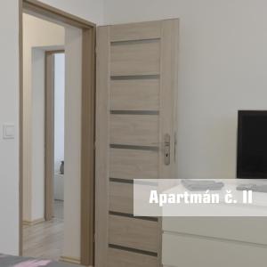 TV a/nebo společenská místnost v ubytování Apartmány U koupaliště