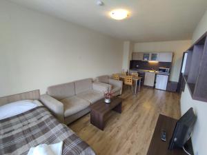 A kitchen or kitchenette at Nevada Aparthotel