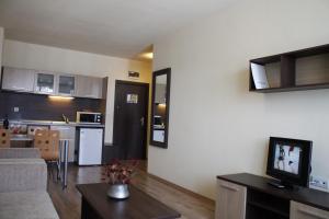 A kitchen or kitchenette at Nevada Aparthotel