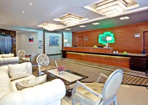 A seating area at Holiday Inn Ankara-Kavaklidere by IHG