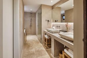 Een badkamer bij Mas Salagros EcoResort & SPA